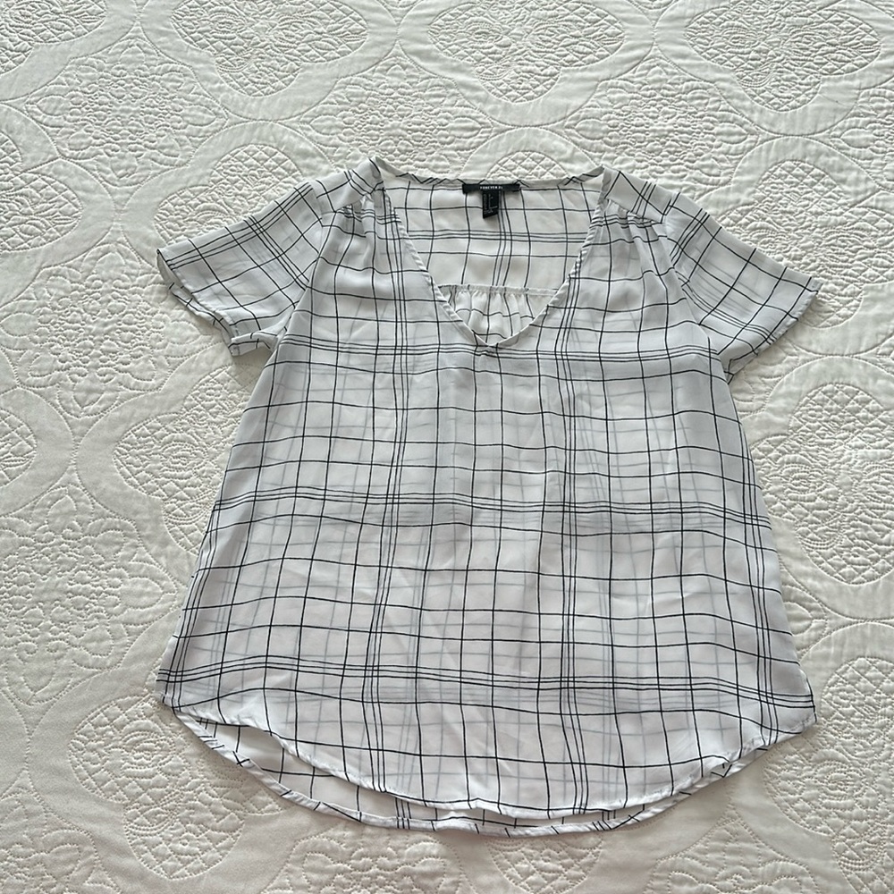 Forever 21 white and black windowpane striped short sleeve V-Neck blouse